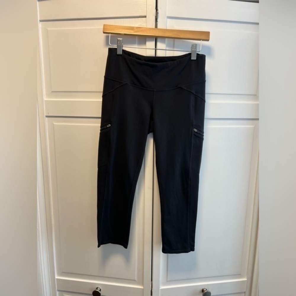 Athleta Capri/Crop Leggings With Side Zippered Pockets Size Women’s Small